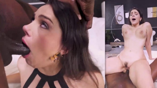 Ебучая соседка дает прямо во дворе