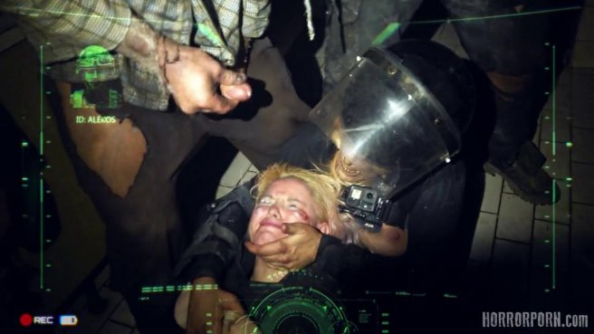 Телочка в подвале грубо отсасывает крепкий ствол господина