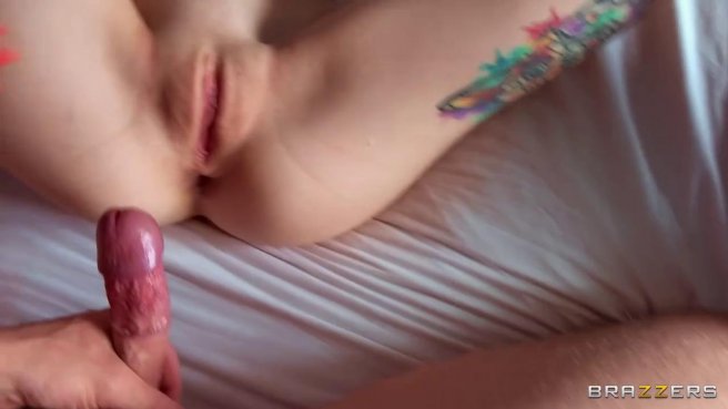 Пошлячка в общаге с утра получила бритый член друга в мягкую писю