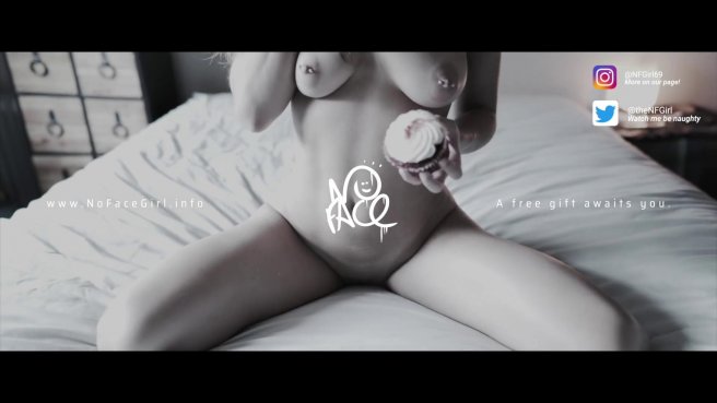 Пацан трахнул связанную сучку в рот и киску, а потом кончил на сиськи