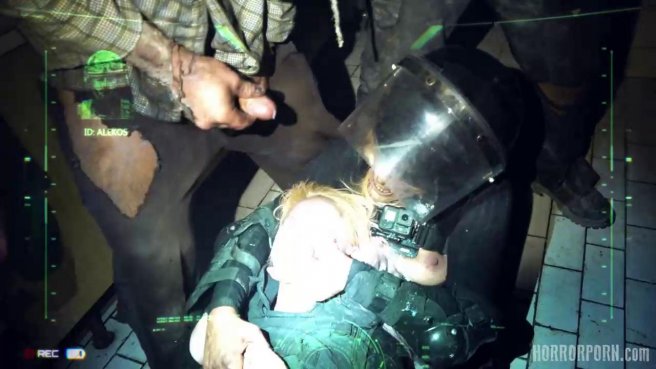 Жуткий секс молодой красотки с настоящими монстрами