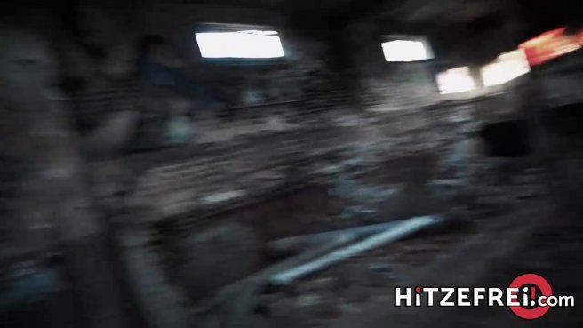 Жаркий секс крупным планом с жопастой цыпочкой раком