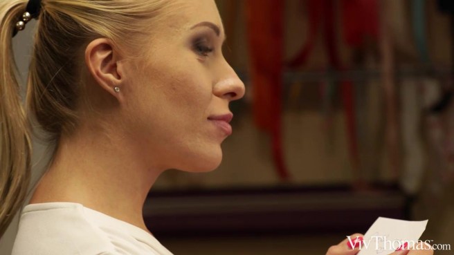 Анжелика Грейс и Николь Смитт сосут письки