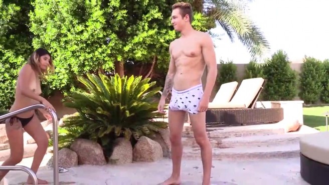 Вылизал и трахнул всем дающую шлюху