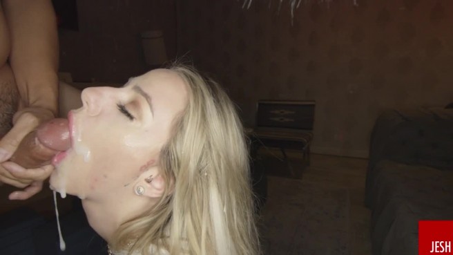 Блондинка любит сосать мужу до камшота на лице