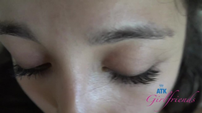 Горячие телки любят сосать и прыгать на членах