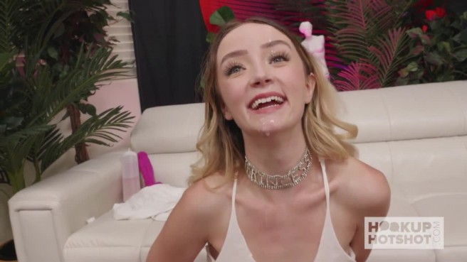 Отодрал сучку в очко и получил фут-фетиш