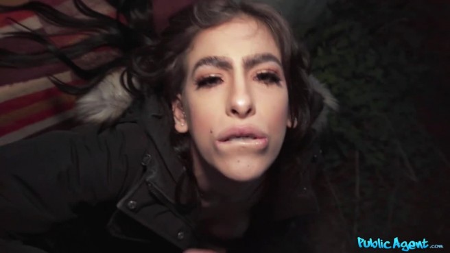 Пикапер трахает толстым членом незнакомую давалку