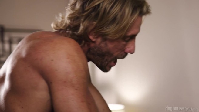 Племянница на пенисе своего дядюшки