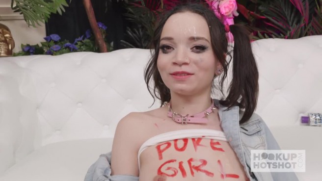 Малышка точно достойна стать шлюхой