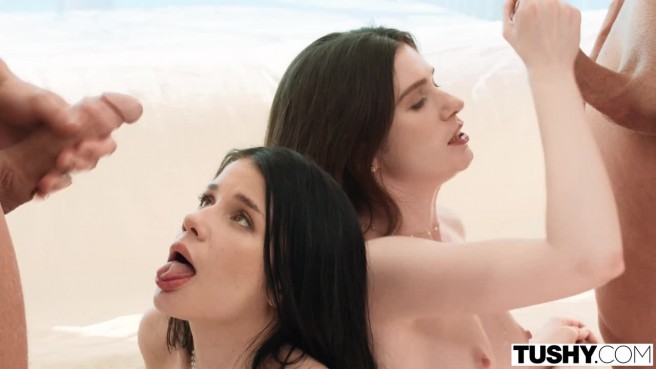 Групповые развлечения в гостиничном номере