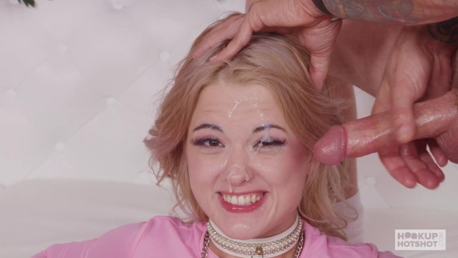 У этой малышки наклонности настоящей шлюхи