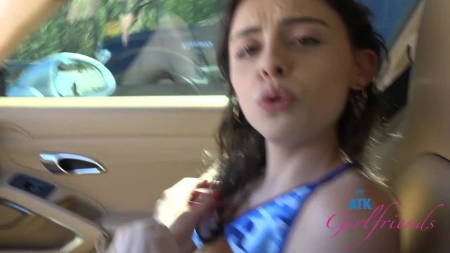 Покатал фетишистку на своей машине