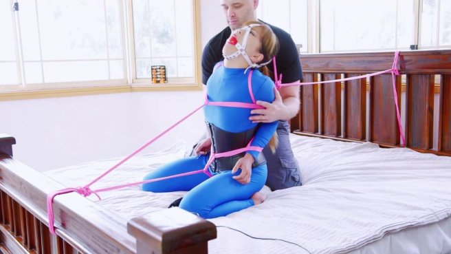 Мужик решил устроил БДСМ секс с покорной азиаткой